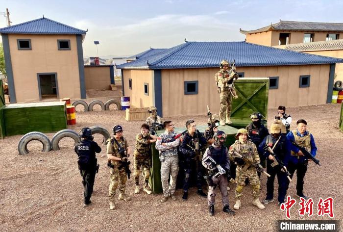 图为游客在位于甘州区三闸镇的甘州水驿玩沉浸式真人CS。(资料图) 甘州区融媒体中心供图 图为游客在位于甘州区三闸镇的甘州水驿玩沉浸式真人CS。(资料图) 甘州区融媒体中心供图