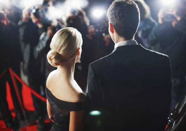 “明星同款”时髦又好看，可这样卖就涉嫌违法了！ 